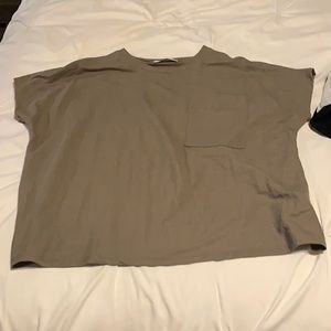 Carly Jean -Small linen like t-shirt.